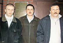 Рядовой Первушин, сержанты Старков и Рябов, обвиняемые в избиении ребенка. Фото с сайта ''Комсомольской правды''