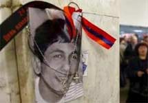 Портрет Вигена Абрамянца на месте его убийства. Фото с сайта YahooNews