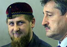 Рамзан Кадыров и Алу Алханов. Фото с сайта ''Новых Известий''