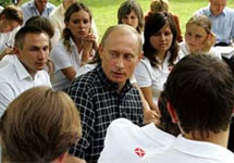 Владимир Путин и "Наши". Фото с официального сайта президента
