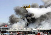 Пожар в аэропорту Стамбула. Фото AP