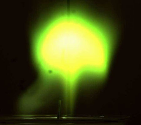 Получение шаровой молнии в лаборатории. Фото Max-Planck-Institut für Plasmaphysik с сайта New Scientist