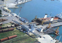 Порт Дериндже. Фото с сайта www.parovoz.com