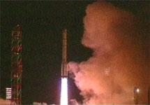 Запуск ракеты со спутником ''КазСат''. Кадр НТВ