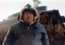 Владимир Устинов на фоне ''Курска''. Фото с сайта kursk.strana.ru