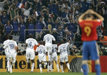 Матч Франция-Испания. После финального свистка. Фото AP