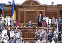 Александр Мороз объявляет о создании новой коалиции. Кадр НТВ