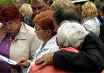 Родственники погибших в катастрофе А-310 в Иркутске. Фото АР