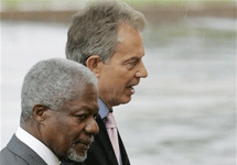 Кофи Аннан и Тони Блэр на саммите в Петербурге. Фото AP