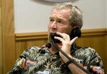 Джордж Буш на связи. Фото АР