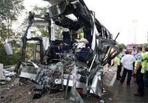 Катастрофа российского автобуса под Парижем. Фото с сайта YahooNews