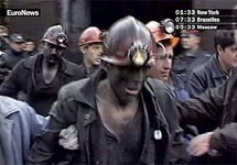 Горняки, спасеные из горящей шахты. Кадр Euronews