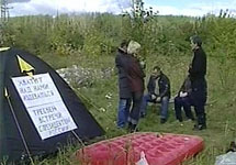 Палаточный лагерь, разбитый в Красноярске родными погибших мальчиков. Кадр НТВ