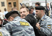 Задержание Льва Пономарева.  Фото Д.Борко/Грани.Ру