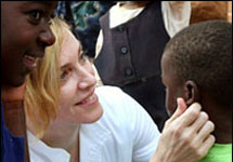 Мадонна в малавийском приюте. Фото АР