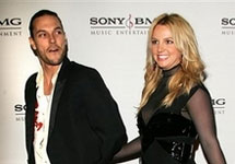  	 Бритни Спирс с мужем. Фото AP