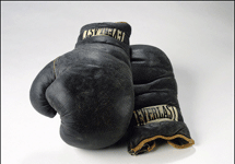 Боксерские перчатки. Фото с сайта www.boxnews.com.ua