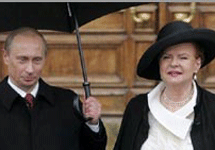 Путин и Фрейберга. Фото с сайта www.axisglobe.com