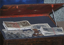 Сундук с банкнотами. Фото с сайта www.dddkursk.ru