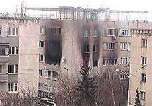 Черкесск. Окна квартиры, в которой были блокированы боевики. Кадр Первого канала
