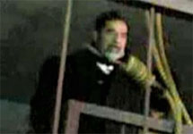 Саддам Хусейн с петлей на шее. Кадр, сделанный мобильным телефоном