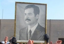 Портрет Саддама Хусейна. Фото АР