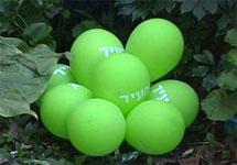 Зеленые шары из Израиля.  Фото с сайта телеканала "Аль-Манар"