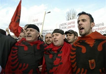 Акция против плана Ахтисаари в Приштине. Фото АР