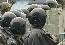 Омоновцы разгоняют несогласных в Ниженм Новгороде. Фото с сайта Newsru.com