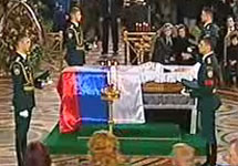 Гроб с телом Бориса Ельцина. Кадр НТВ