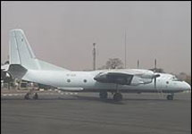 Этот белый Ан-26, по данным "Международной амнистии", видели в Дарфуре. Фото с сайта ВВС