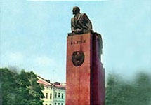 Памятник Ленину во Львове. Фото с сайта Столетие.Ру