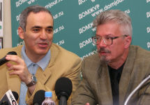 Гарри Каспаров и Эдуард Лимонов. Фото с сайта Каспаров.Ру