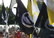 Нацболы с имперскими флагами на "Марше несогласных". Фото А.Карпюк/Грани.Ру
