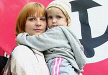 Людмила Харламова с дочерью. Фото с сайта Каспаров.Ру