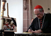 Архиепископ Кельнский. Фото с сайта YahooNews