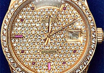 Золотой Rolex c бриллиантами, предположительно принадлежал Саддаму Хусейну. Фото с сайта Daily Mail
