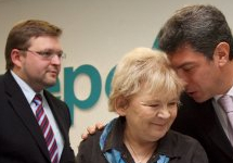 Никита Белых, Мариэтта Чудакова и Борис Немцов. Фото "Новой газеты"