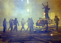 Беспорядки в пригороде Парижа Вилье-де-Бель. Фото АР