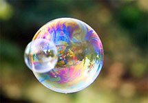 Мыльный пузырь. Фото с сайта bre.ru
