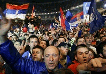 Сторонники Томислава Николича на предвыборном митинге в Белграде. Фото AP
