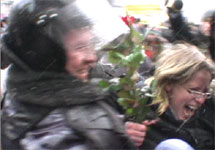 Запрещенный марш на Тургеневской площади. Задержание Марины Литвинович. Кадр из видеосъемки Д.Борко