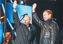 Владимир Путин и Дмитрий Медведев на Красной площади. Фото ИТАР-ТАСС