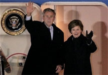 Джордж и Лора Буш прибыли на Украину. Фото АР