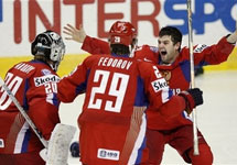Россия празднует победу в матче против Канады. Фото АР