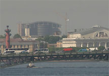Вид на стрелку Васильевского острова с новым зданием биржи. Фото Фонтанки.Ру