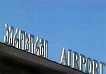 Вывеска международного аэропорта Тбилиси. Фото с сайта news.rin.ru