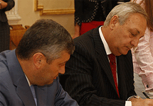 Сергей Багапш и Эдуард Кокойты. Фото пресс-службы Кремля