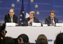 Пресс-конференция после заседания Совета ЕС 1 сентября. Хавьер Солана, Бернар Кушнер и Николя Саркози. Фото AP