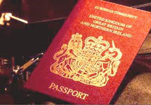 Британский паспорт. Фото Parkingspa.Com